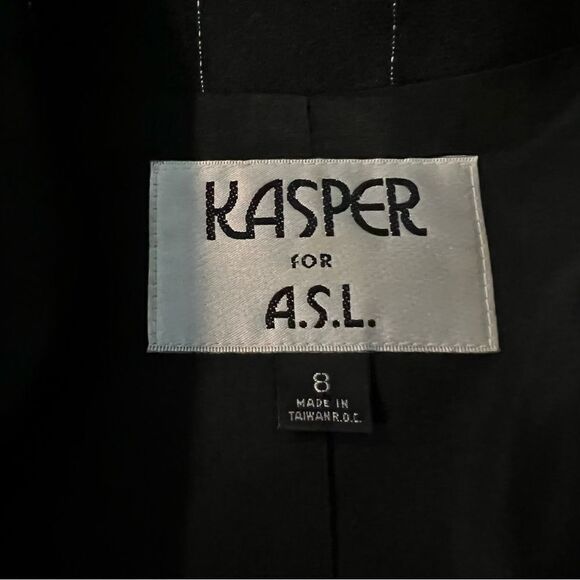 Vintage Black & White Pinstripe Blazer by KASPER size 8 - Picture 7 of 9